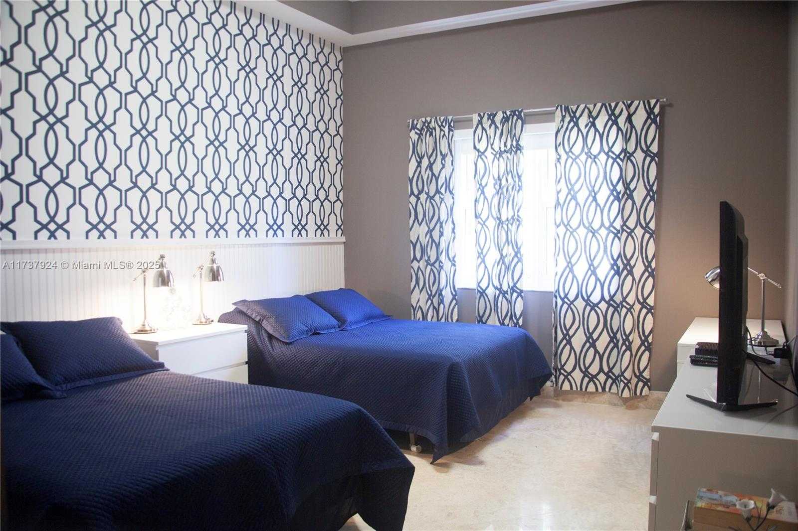 Small Image of 19900 E Country Club Dr, Aventura, FL 33180, USA Number 13