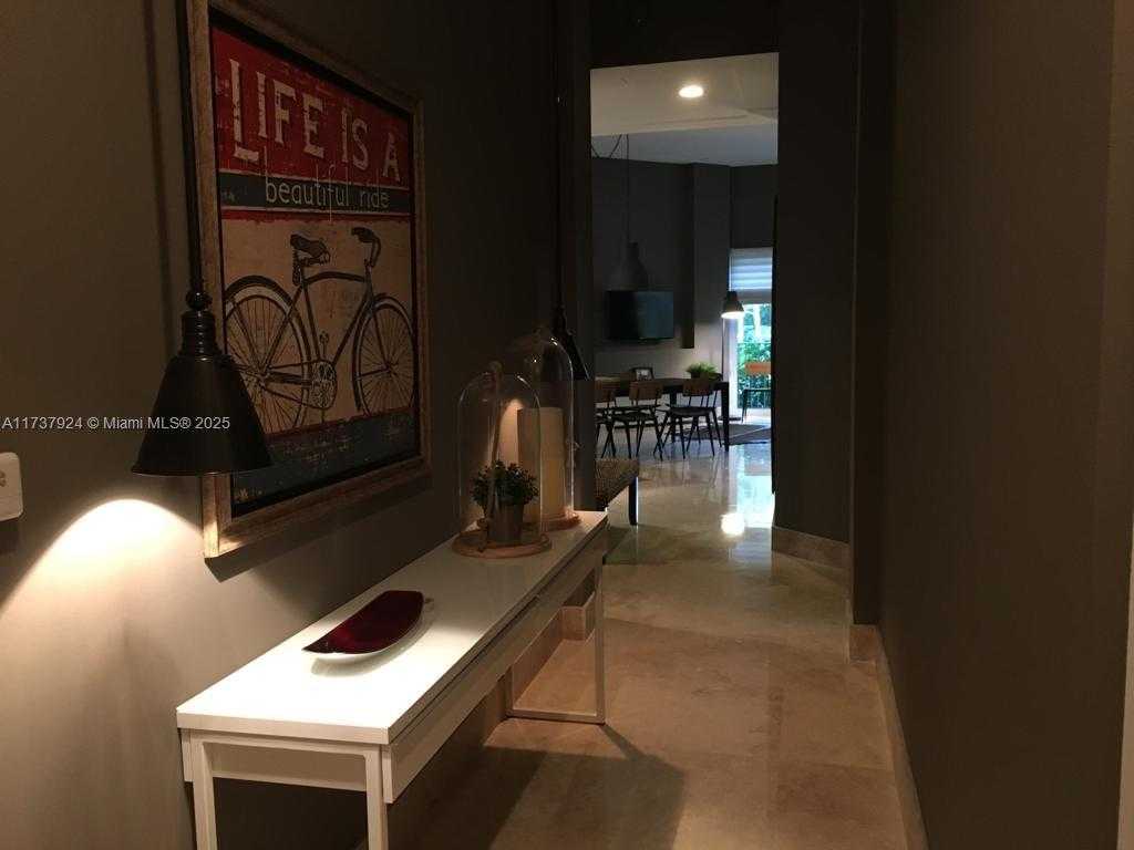 Small Image of 19900 E Country Club Dr, Aventura, FL 33180, USA Number 17