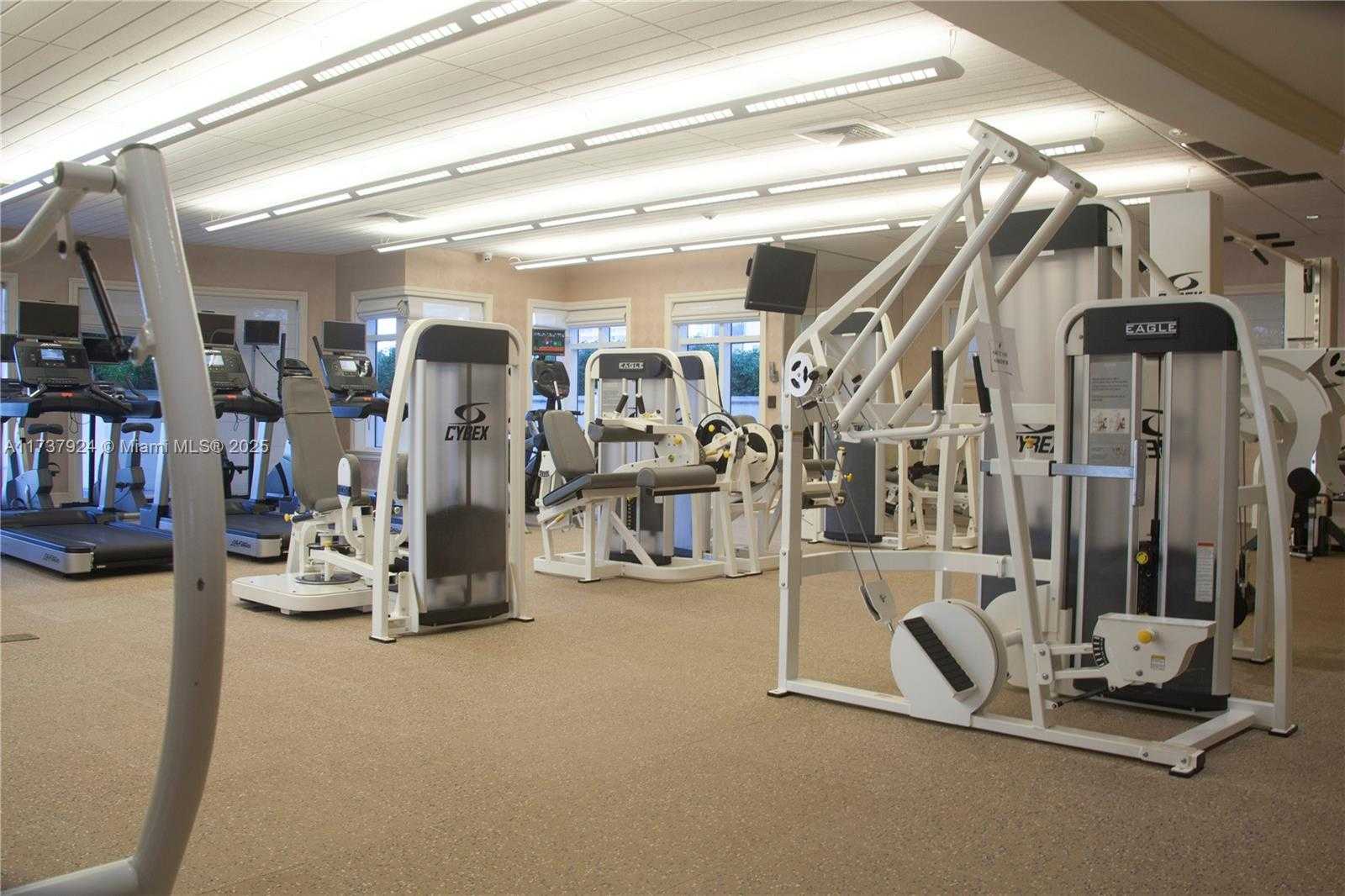 Small Image of 19900 E Country Club Dr, Aventura, FL 33180, USA Number 20