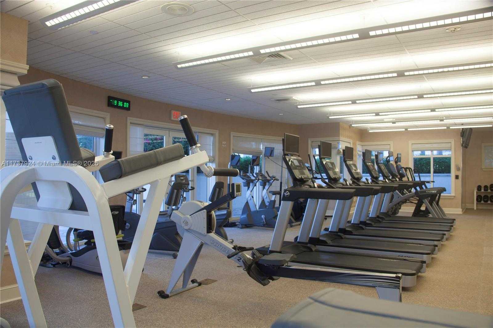 Small Image of 19900 E Country Club Dr, Aventura, FL 33180, USA Number 21