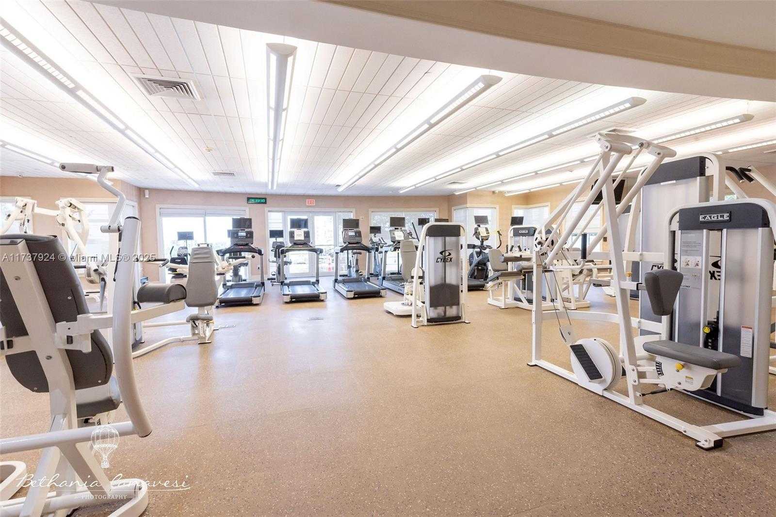 Small Image of 19900 E Country Club Dr, Aventura, FL 33180, USA Number 22