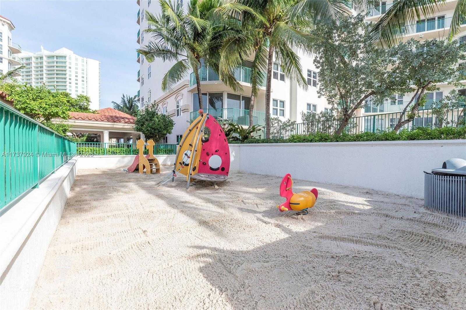 Small Image of 19900 E Country Club Dr, Aventura, FL 33180, USA Number 24