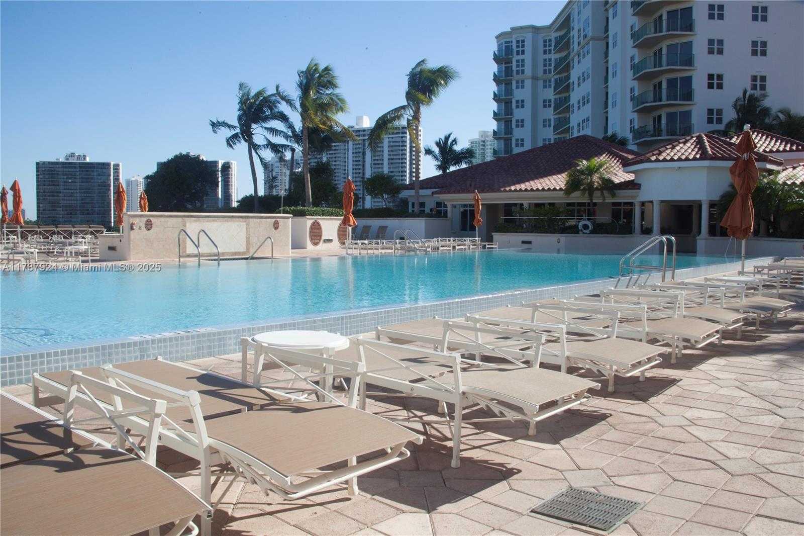 Small Image of 19900 E Country Club Dr, Aventura, FL 33180, USA Number 26
