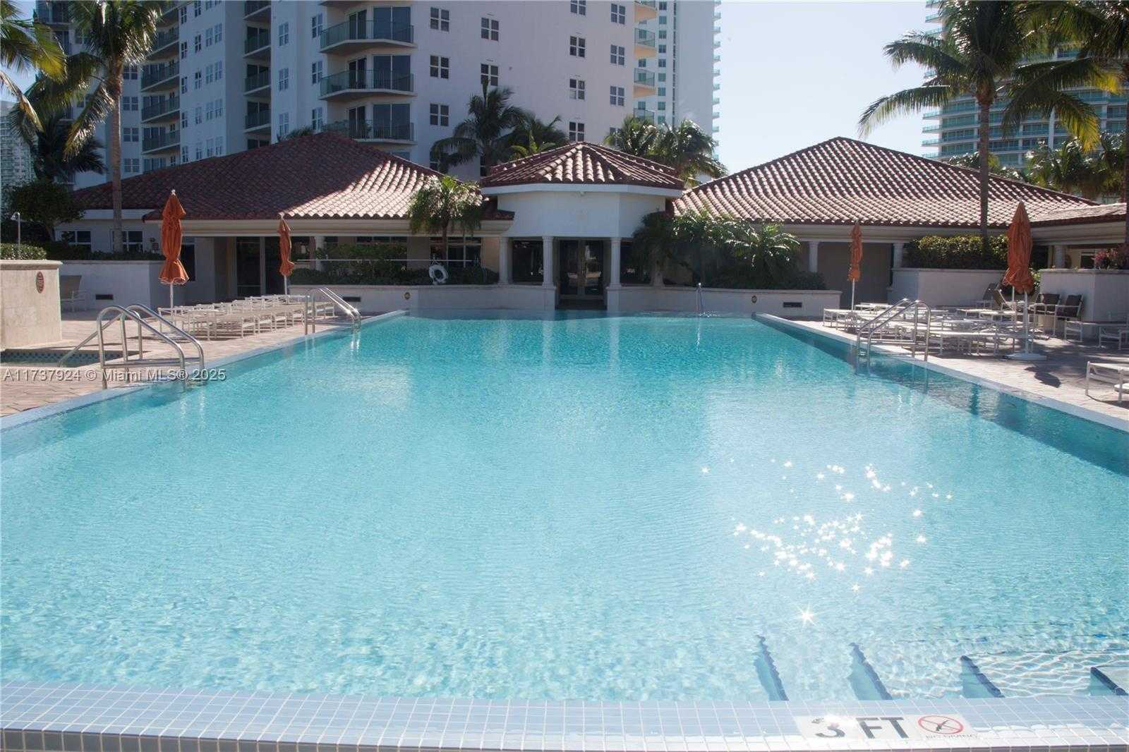 Small Image of 19900 E Country Club Dr, Aventura, FL 33180, USA Number 27