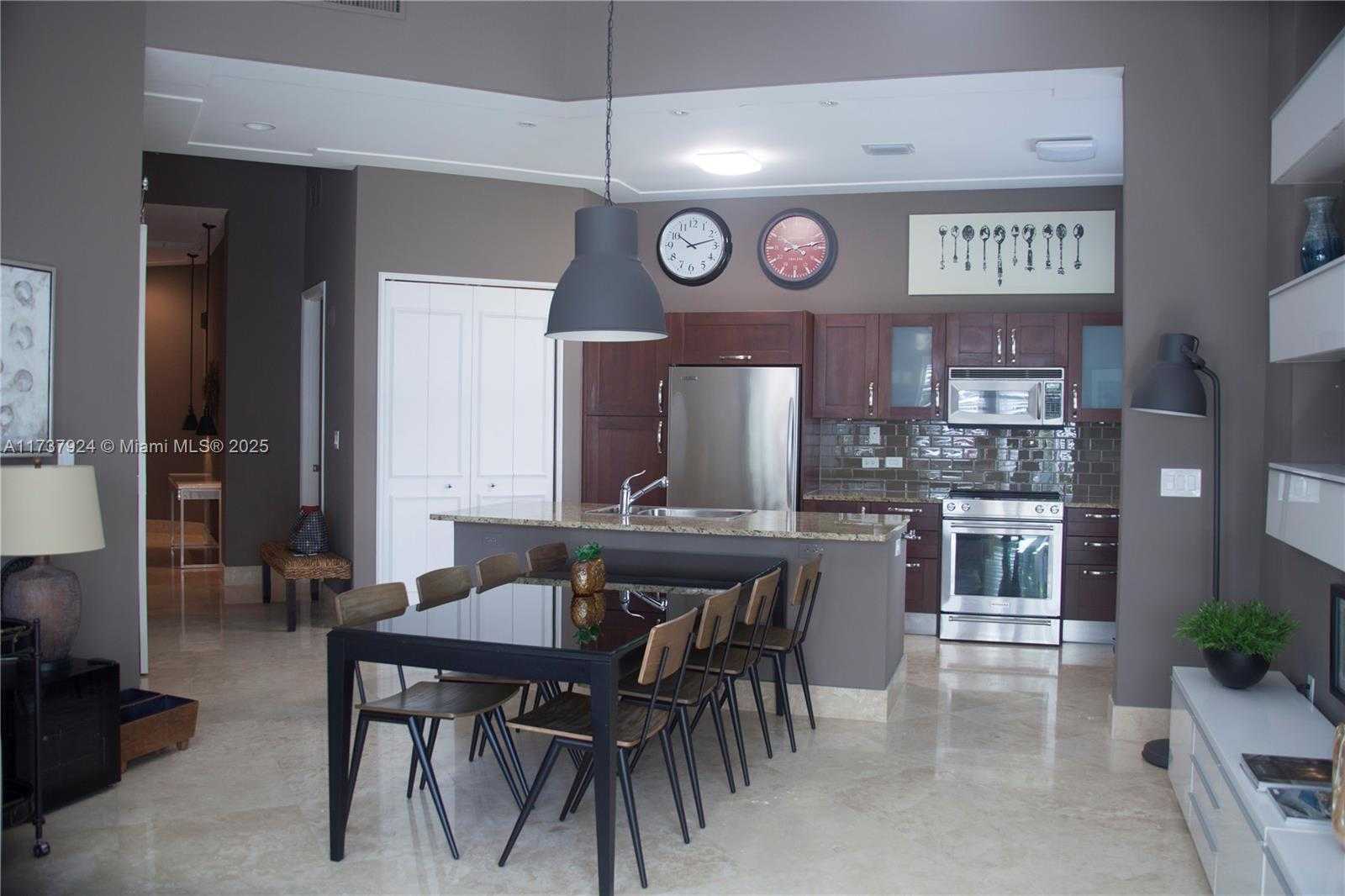 Small Image of 19900 E Country Club Dr, Aventura, FL 33180, USA Number 3