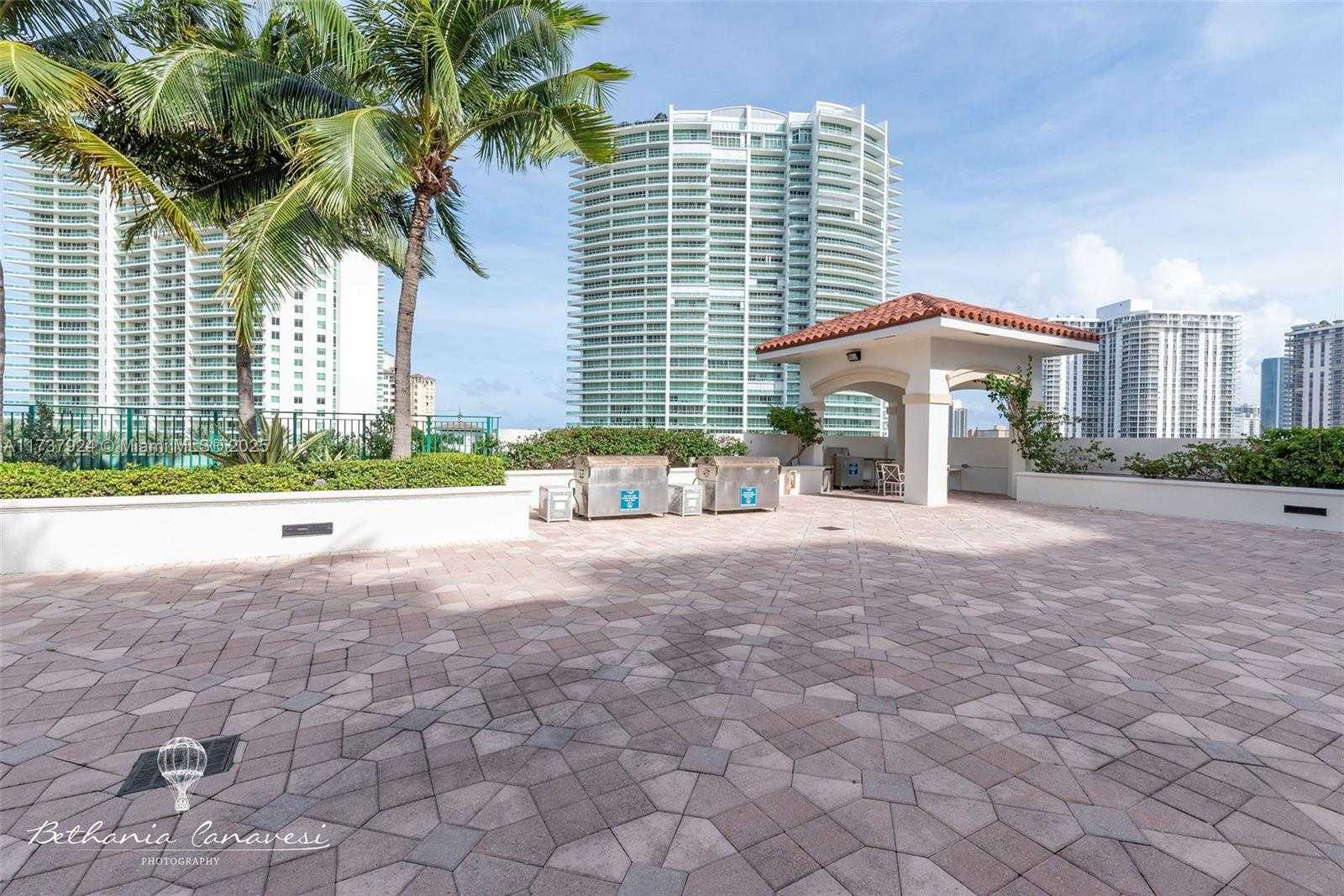 Small Image of 19900 E Country Club Dr, Aventura, FL 33180, USA Number 32