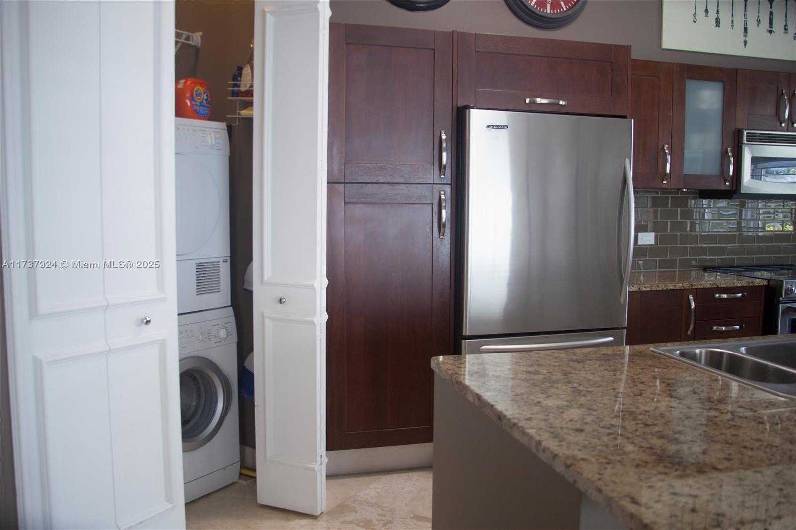 Small Image of 19900 E Country Club Dr, Aventura, FL 33180, USA Number 5