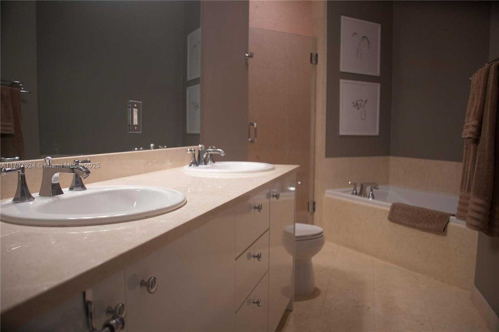 Small Image of 19900 E Country Club Dr, Aventura, FL 33180, USA Number 8