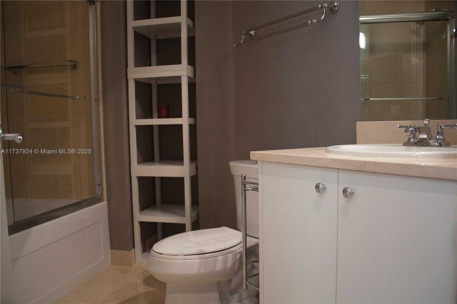 Small Image of 19900 E Country Club Dr, Aventura, FL 33180, USA Number 9