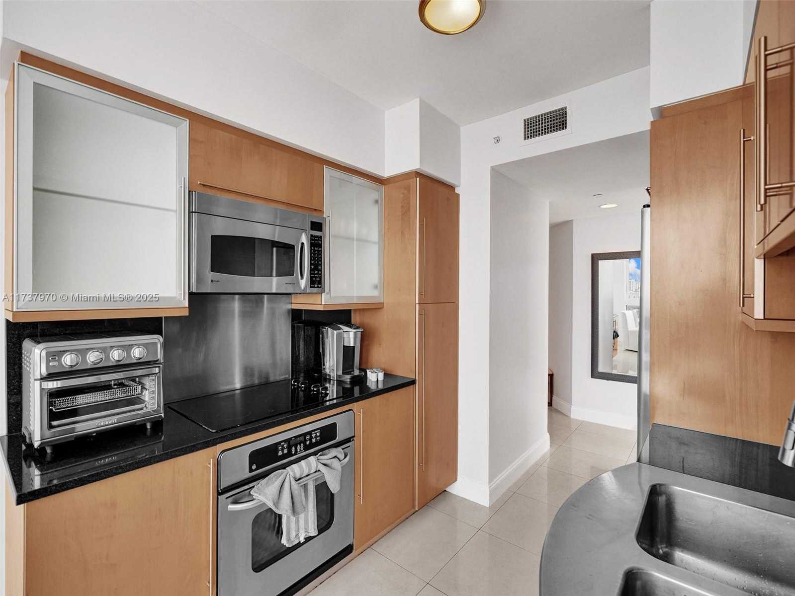 Small Image of 6365 COLLINS AVE #2007, Miami Beach Number 10