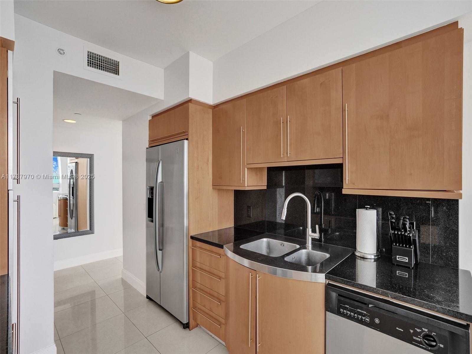 Small Image of 6365 COLLINS AVE #2007, Miami Beach Number 11