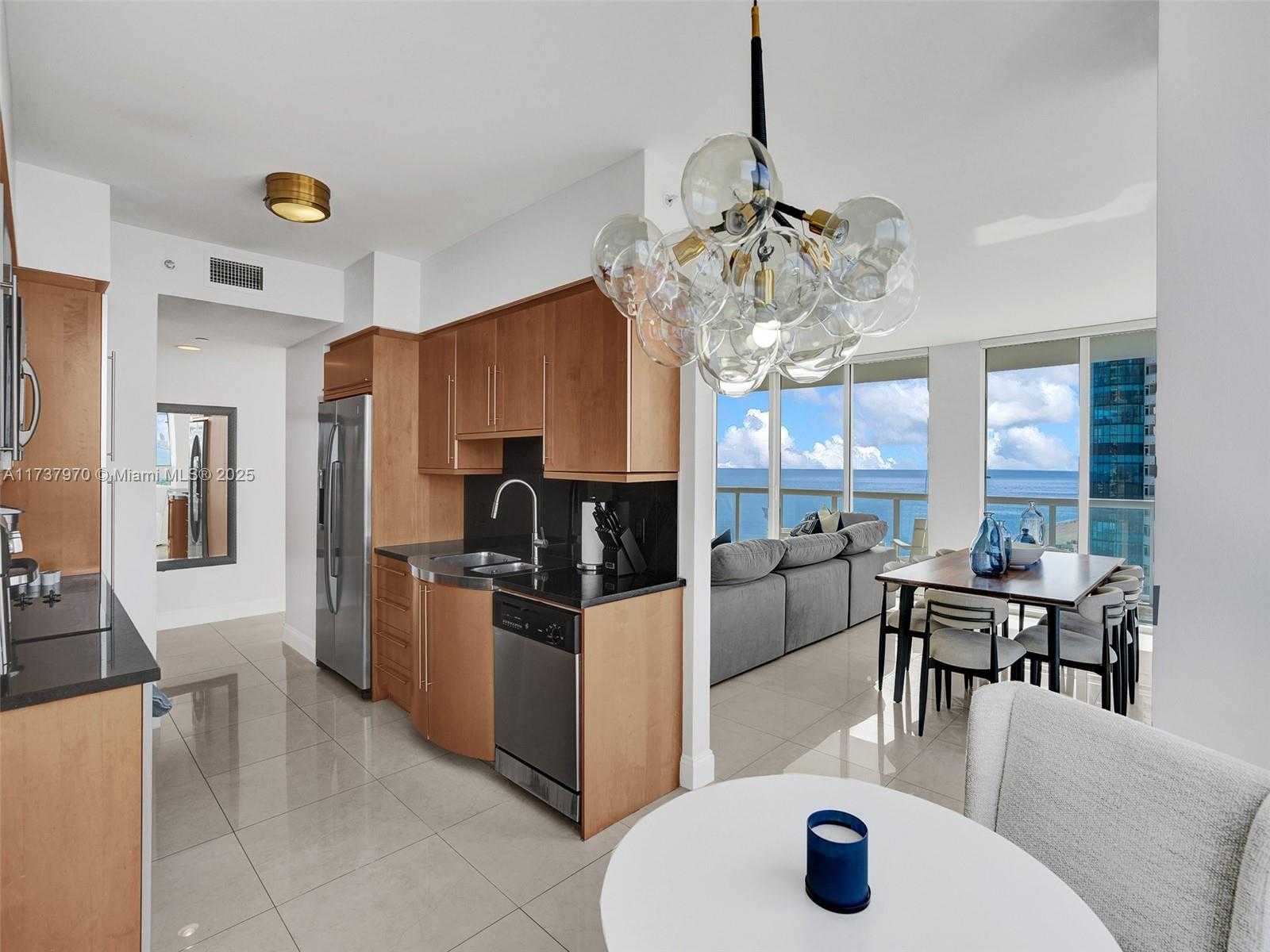 Small Image of 6365 COLLINS AVE #2007, Miami Beach Number 13