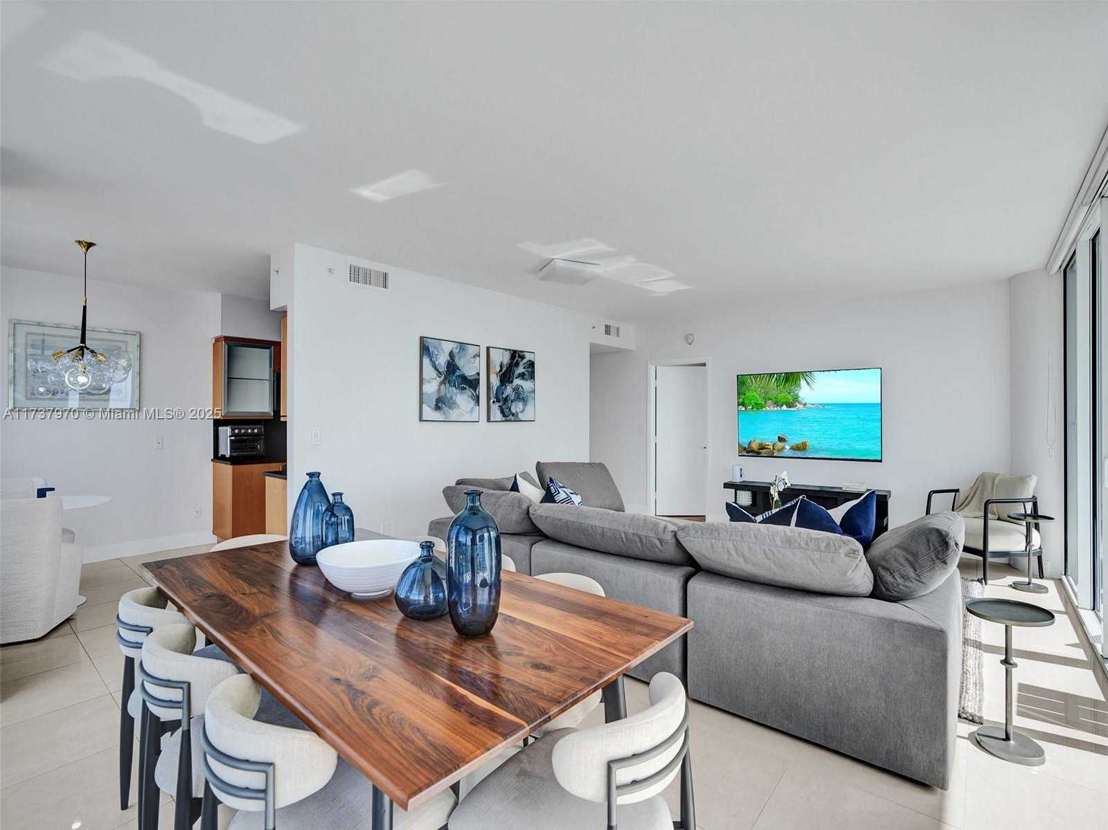 Small Image of 6365 COLLINS AVE #2007, Miami Beach Number 15