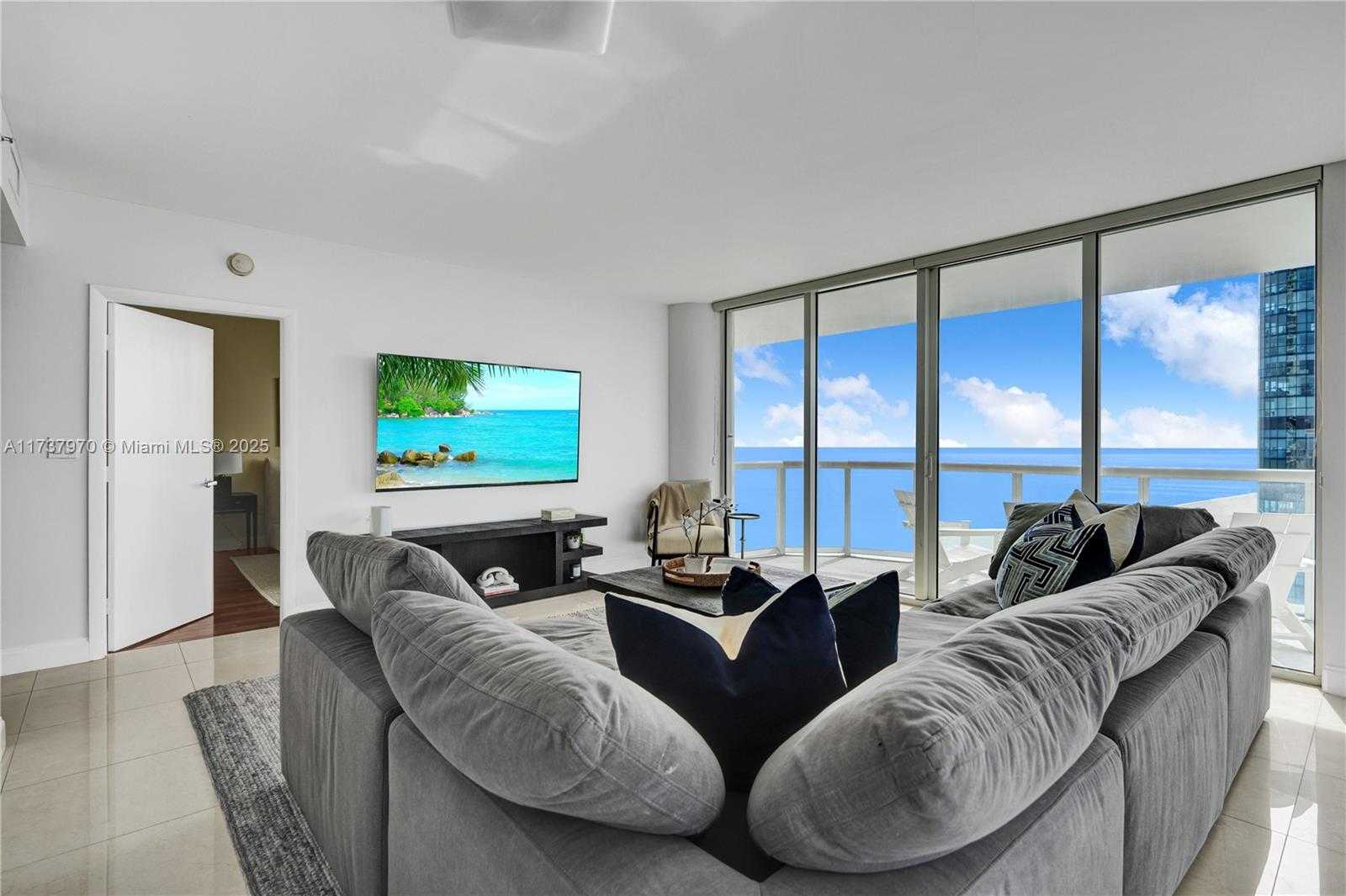 Small Image of 6365 COLLINS AVE #2007, Miami Beach Number 17