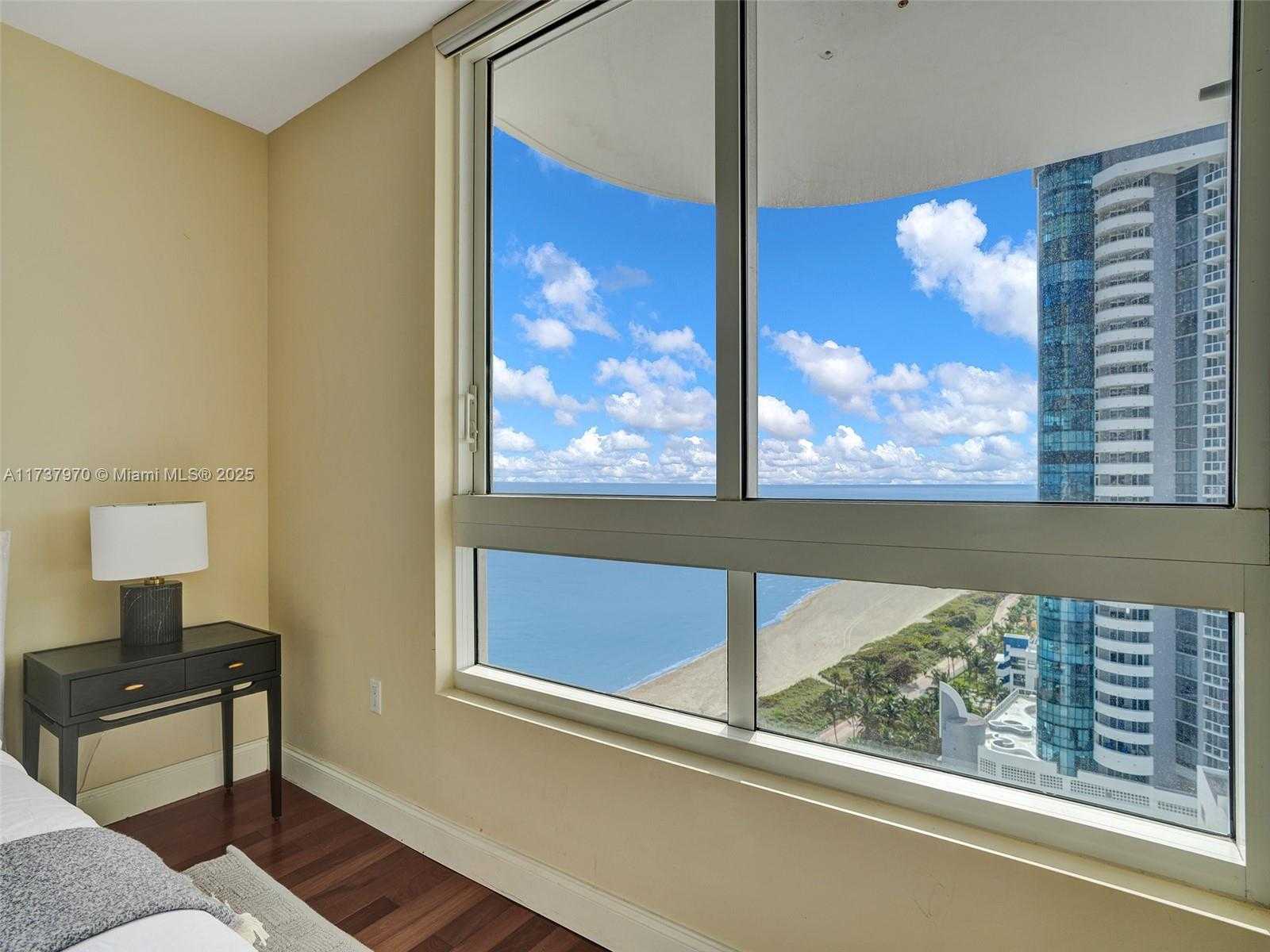 Small Image of 6365 COLLINS AVE #2007, Miami Beach Number 26