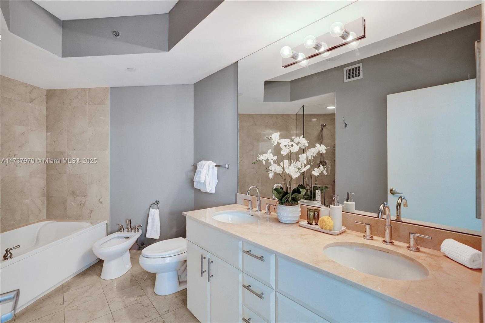 Small Image of 6365 COLLINS AVE #2007, Miami Beach Number 28