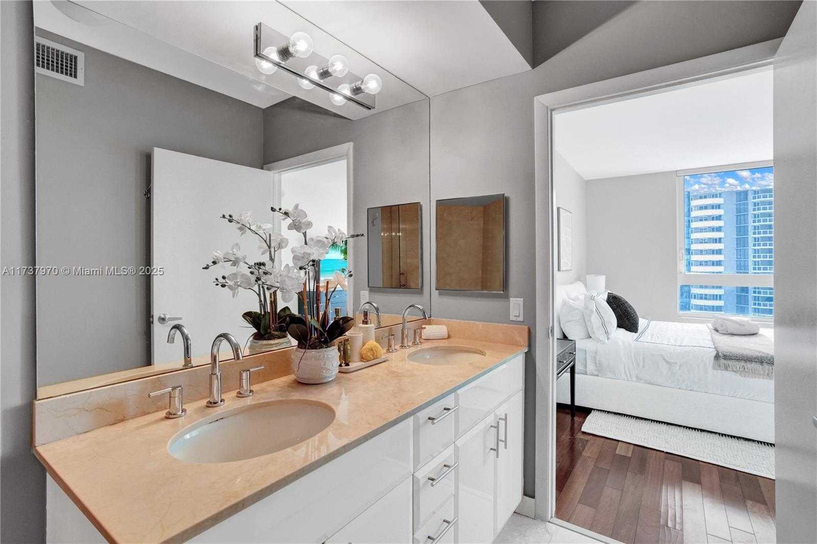 Small Image of 6365 COLLINS AVE #2007, Miami Beach Number 29