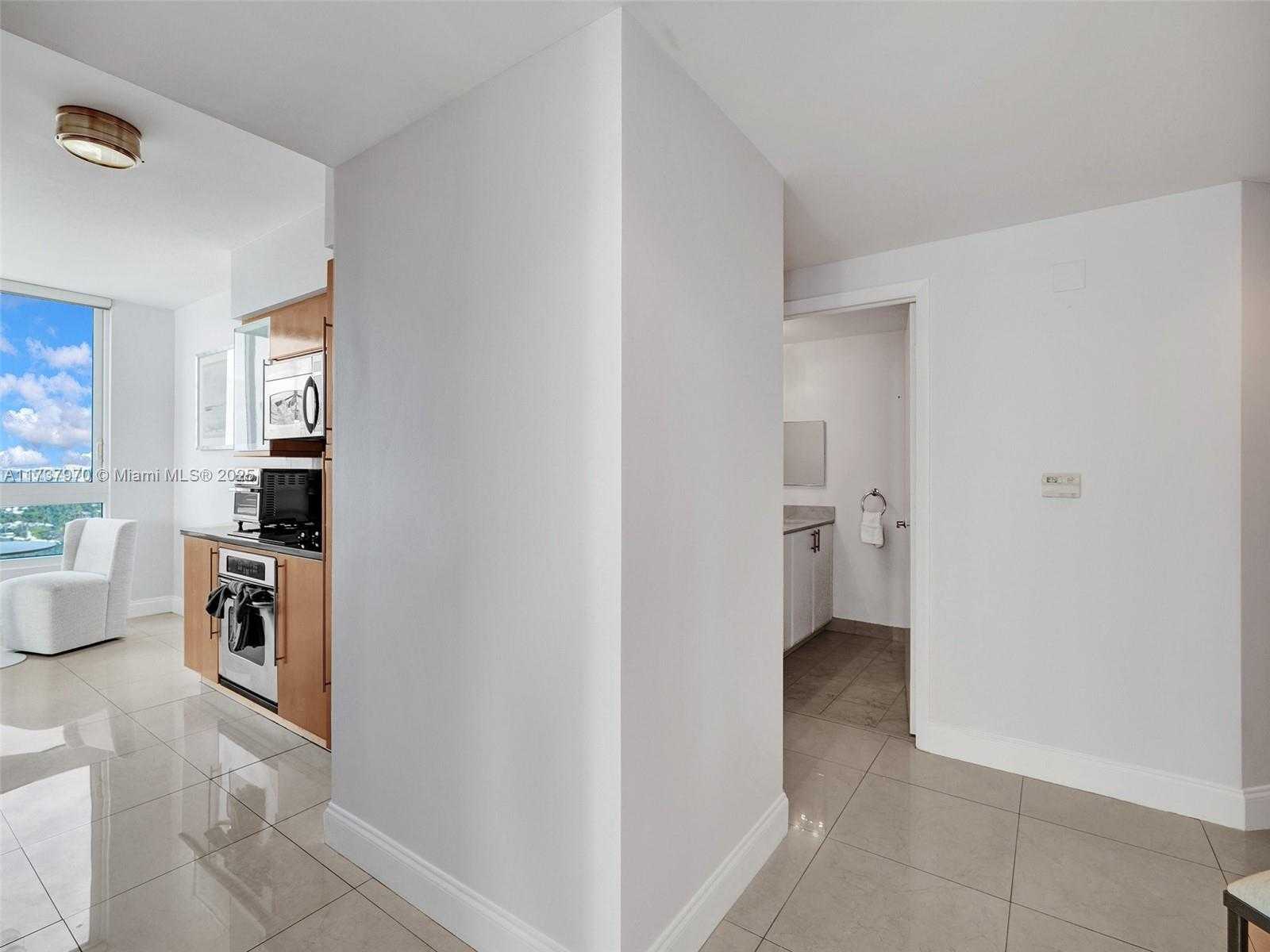 Small Image of 6365 COLLINS AVE #2007, Miami Beach Number 7