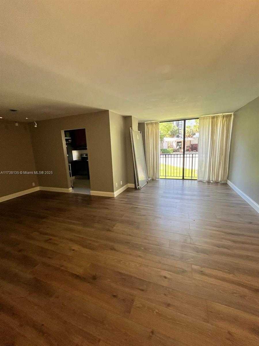Small Image of 16909 N BAY RD #104, Sunny Isles Beach Number 3