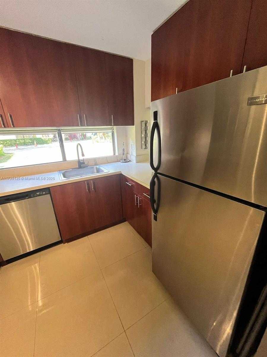Small Image of 16909 N BAY RD #104, Sunny Isles Beach Number 5