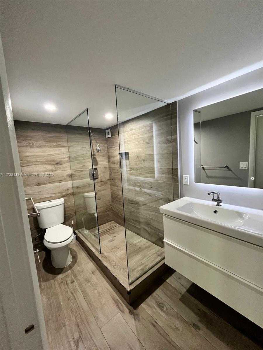 Small Image of 16909 N BAY RD #104, Sunny Isles Beach Number 8