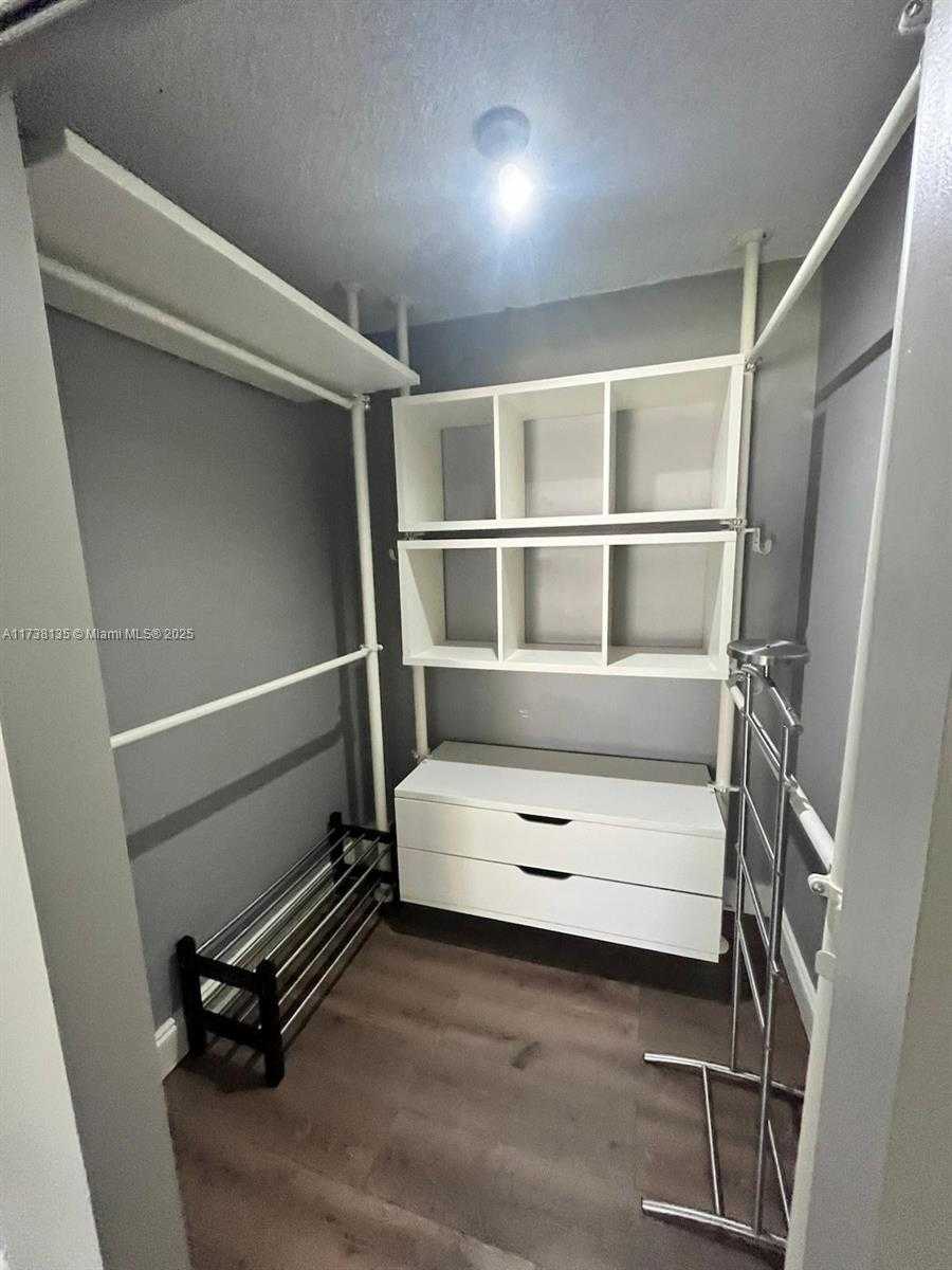 Small Image of 16909 N BAY RD #104, Sunny Isles Beach Number 9