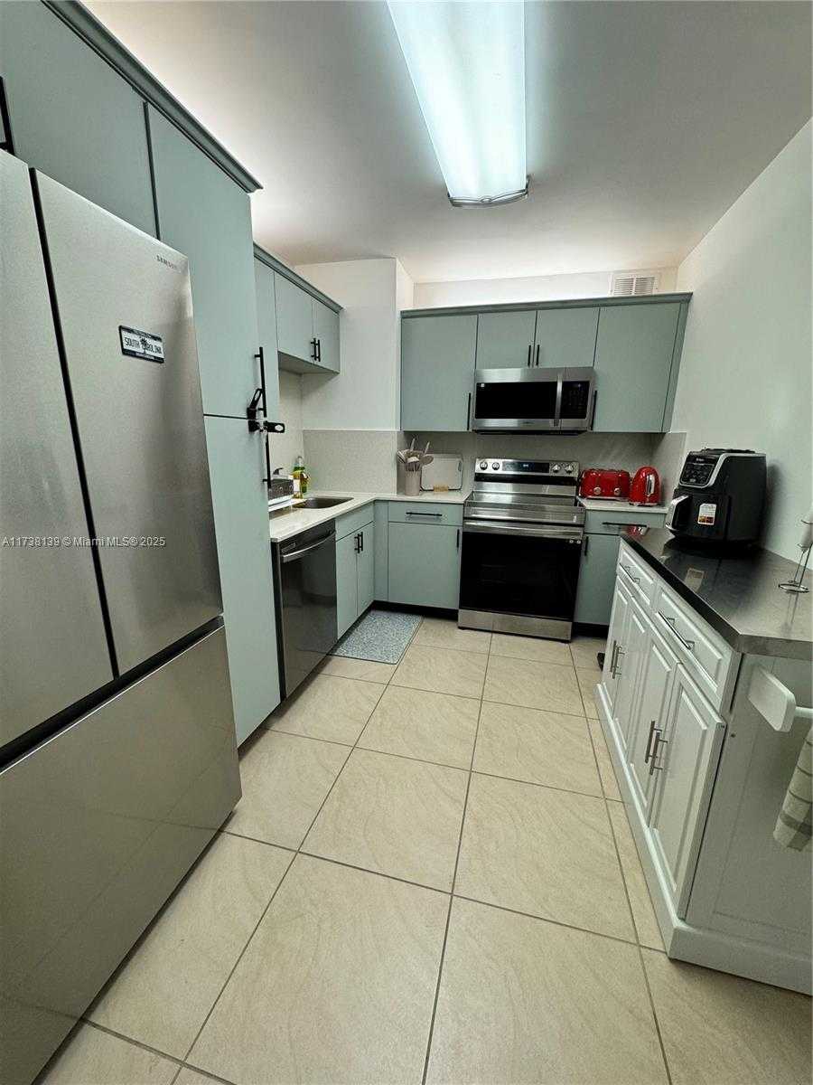 Small Image of 100 BAYVIEW DR #1114, Sunny Isles Beach Number 10