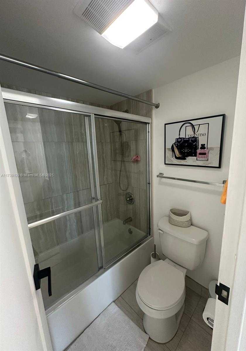 Small Image of 100 BAYVIEW DR #1114, Sunny Isles Beach Number 12