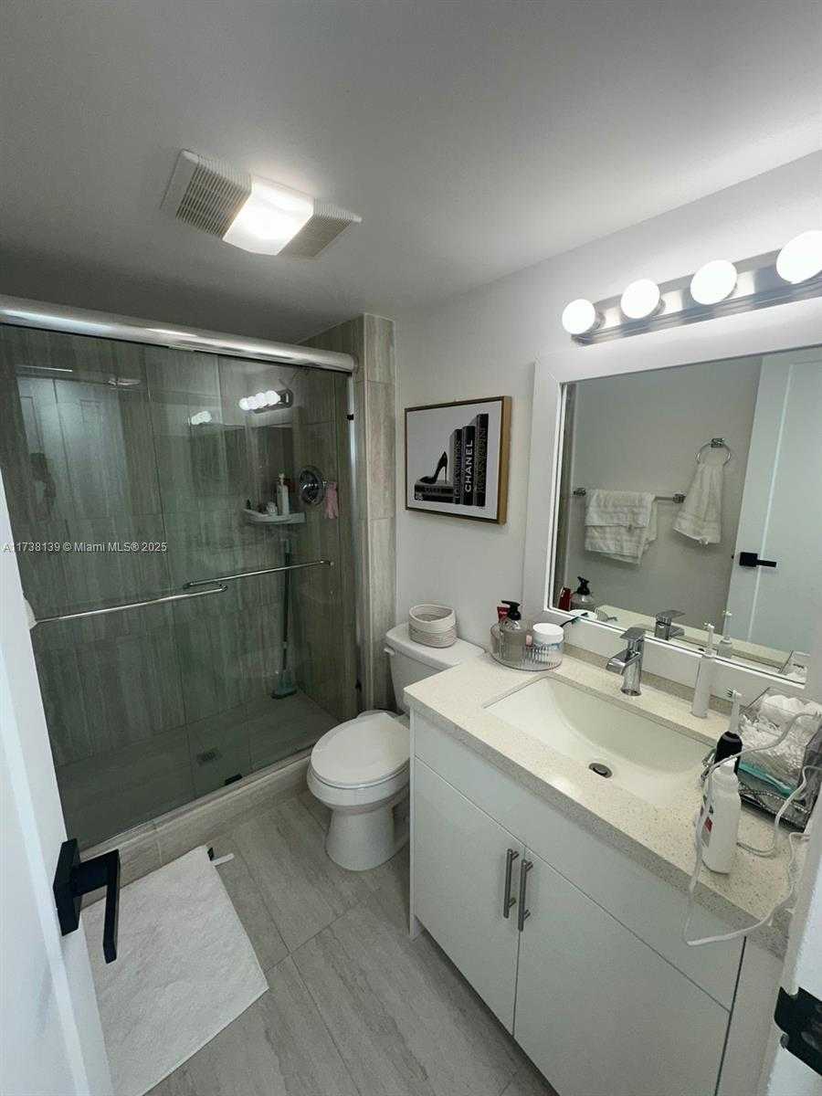 Small Image of 100 BAYVIEW DR #1114, Sunny Isles Beach Number 14