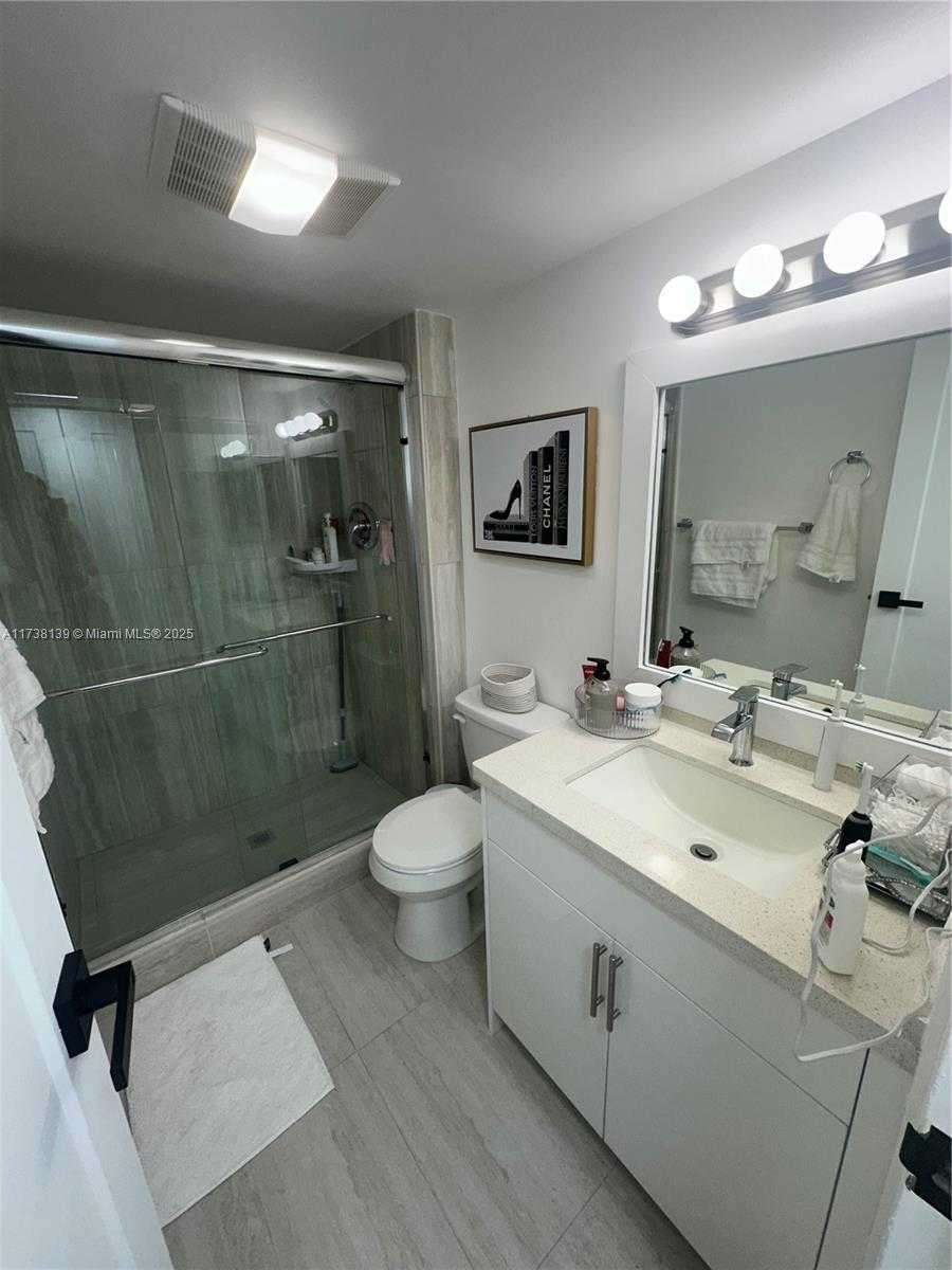 Small Image of 100 BAYVIEW DR #1114, Sunny Isles Beach Number 18