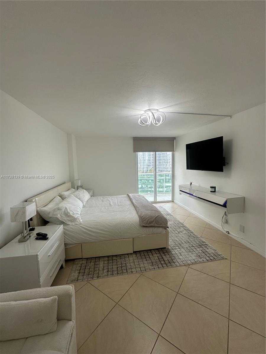 Small Image of 100 BAYVIEW DR #1114, Sunny Isles Beach Number 22