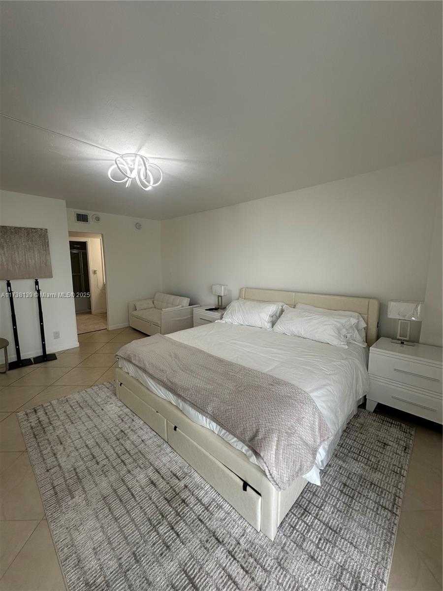 Small Image of 100 BAYVIEW DR #1114, Sunny Isles Beach Number 25
