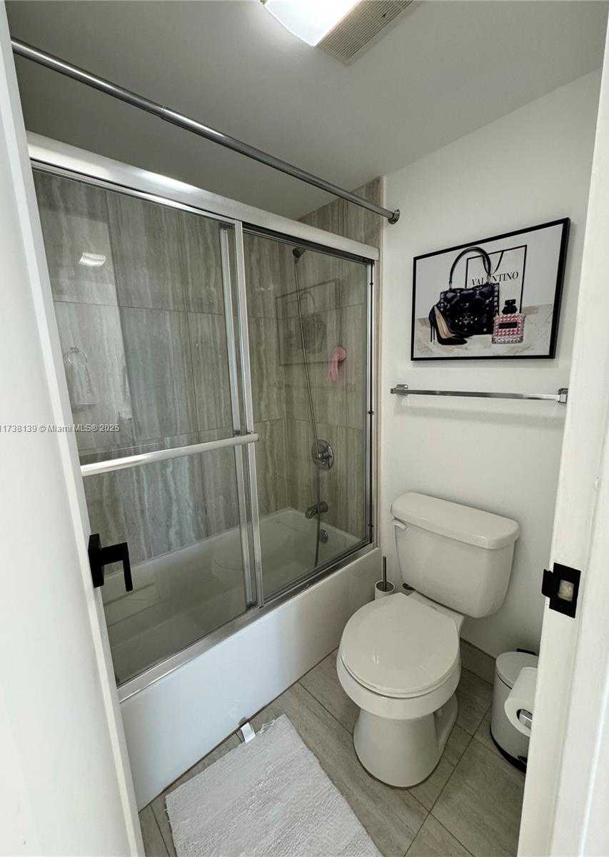 Small Image of 100 BAYVIEW DR #1114, Sunny Isles Beach Number 26