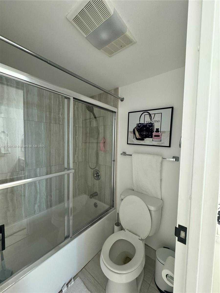 Small Image of 100 BAYVIEW DR #1114, Sunny Isles Beach Number 30