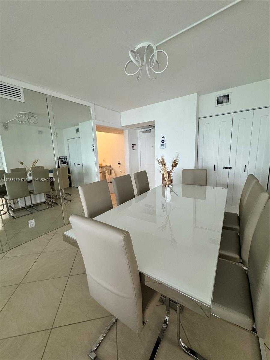 Small Image of 100 BAYVIEW DR #1114, Sunny Isles Beach Number 8