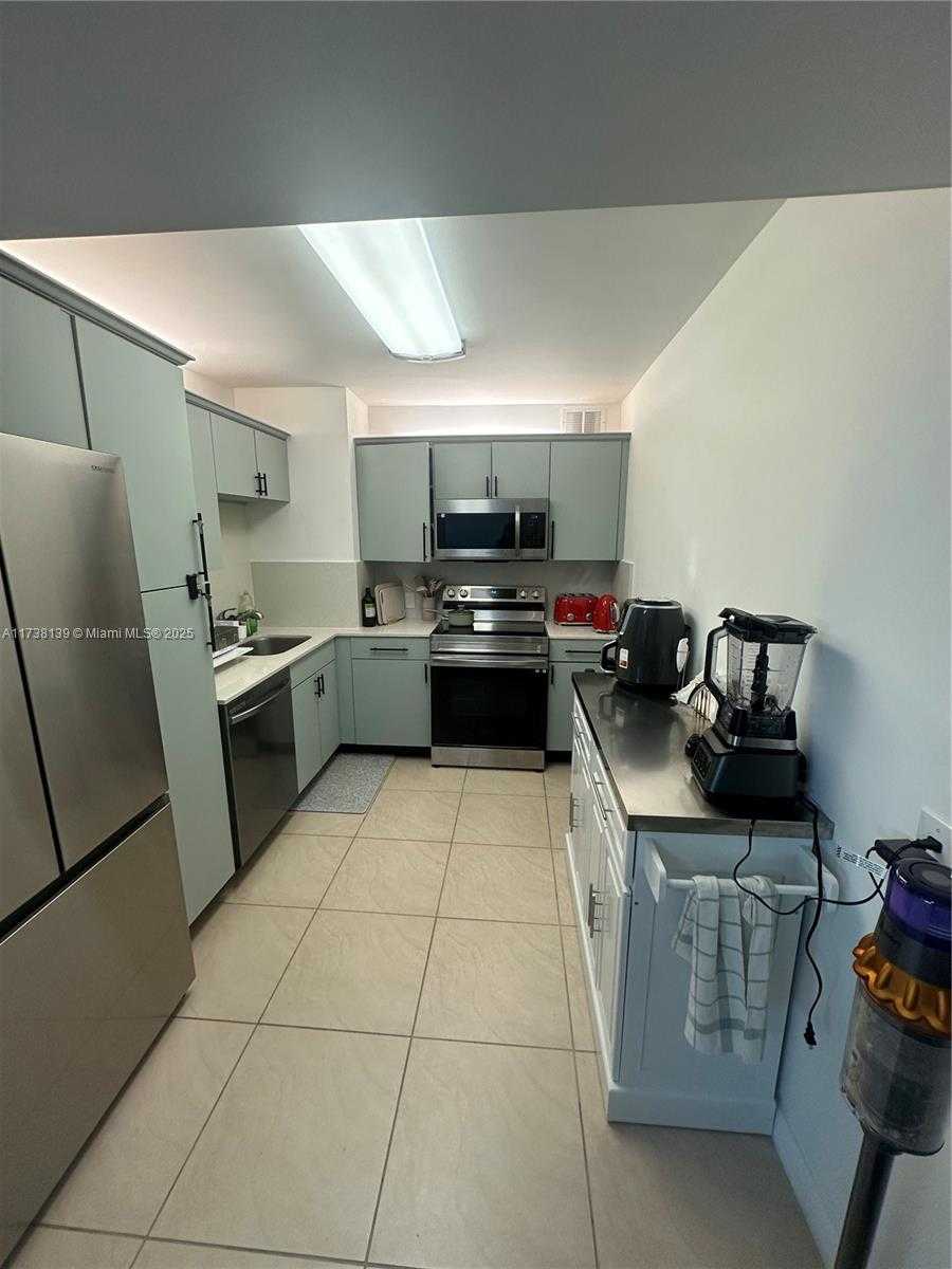 Small Image of 100 BAYVIEW DR #1114, Sunny Isles Beach Number 9