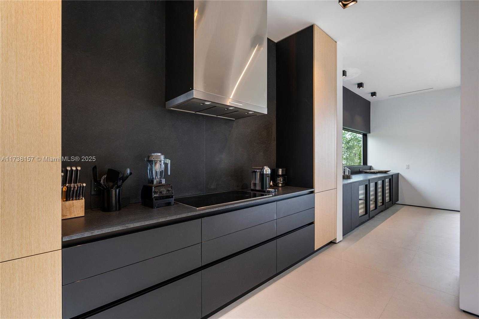 Small Image of 1369 NORTH VENETIAN WAY, Miami Number 12