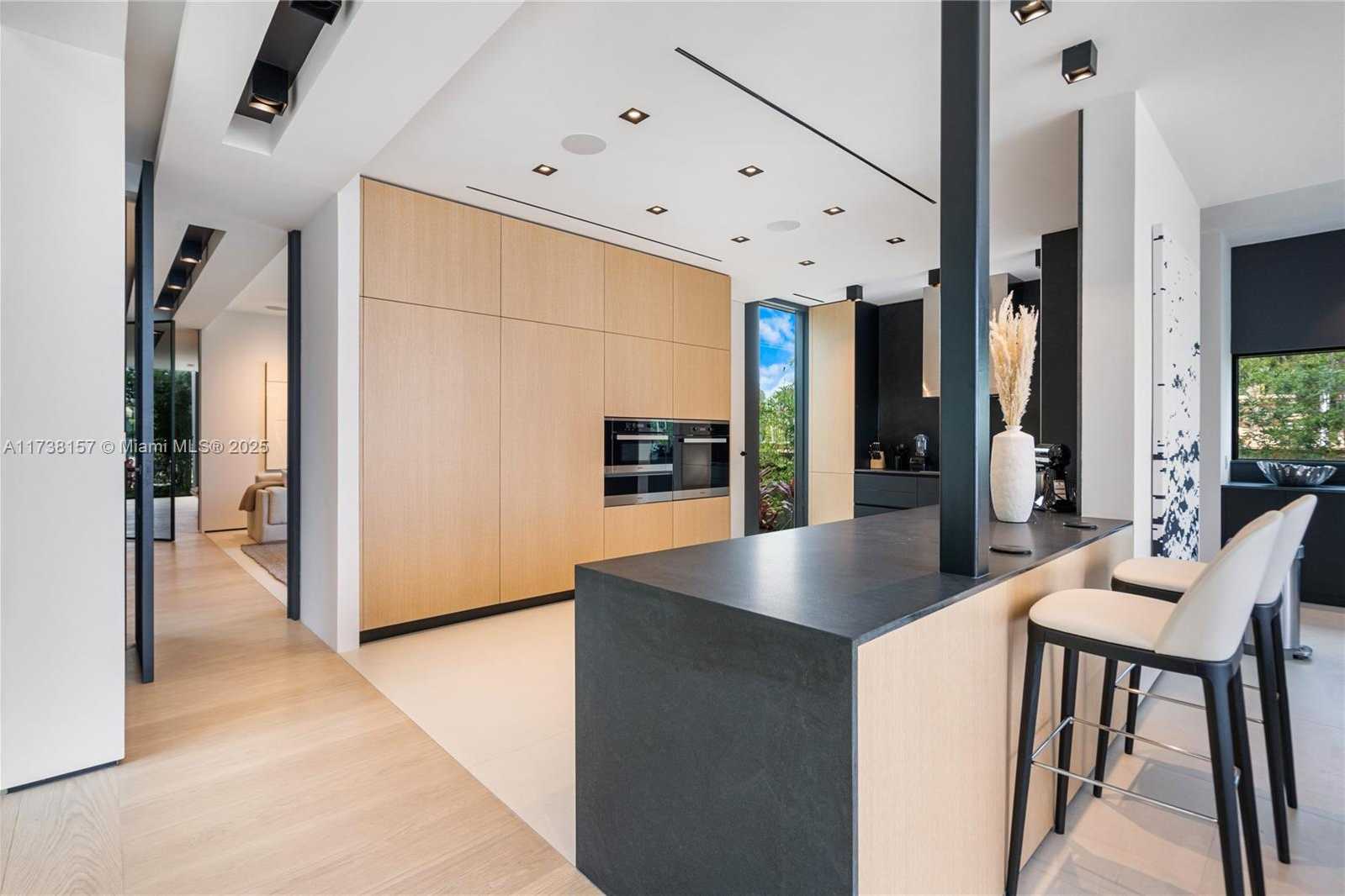 Small Image of 1369 NORTH VENETIAN WAY, Miami Number 14