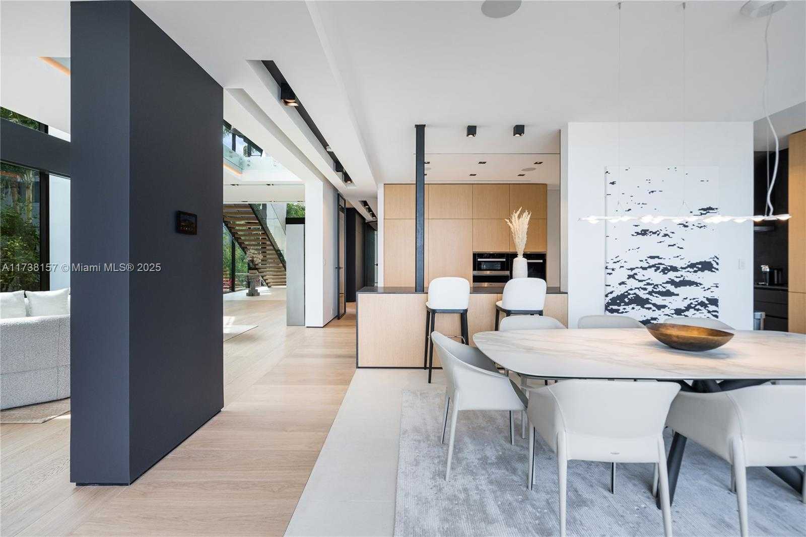 Small Image of 1369 NORTH VENETIAN WAY, Miami Number 15