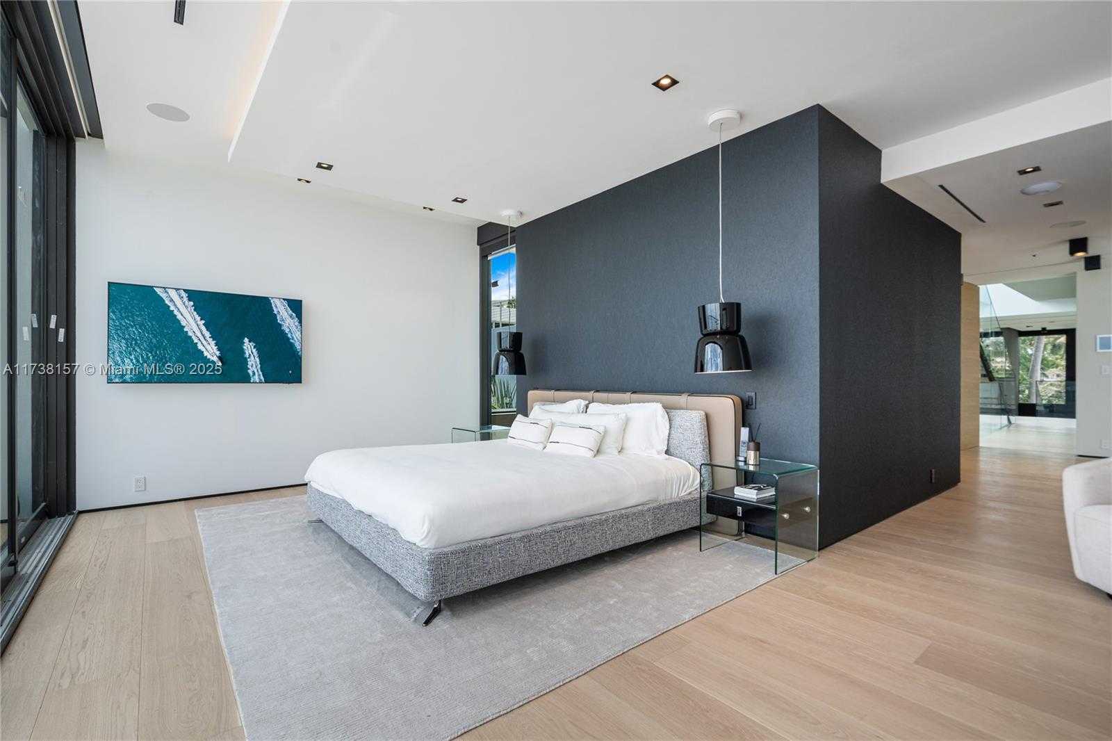 Small Image of 1369 NORTH VENETIAN WAY, Miami Number 21
