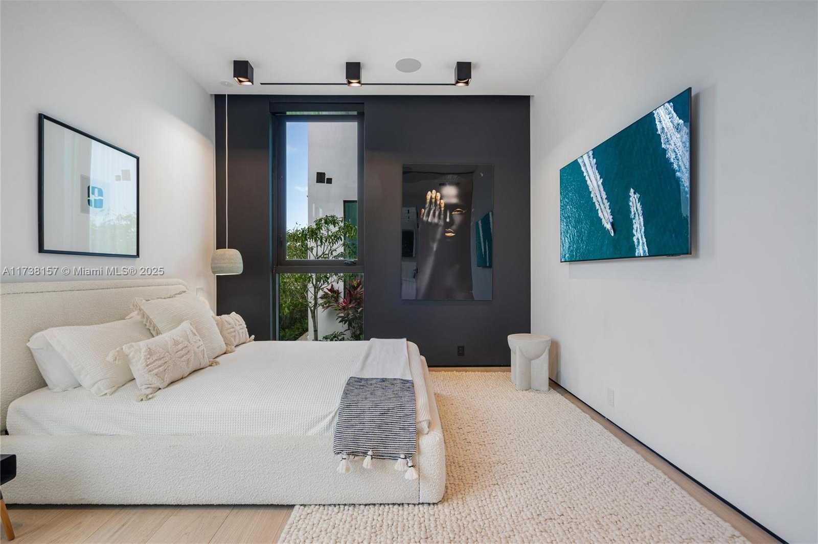 Small Image of 1369 NORTH VENETIAN WAY, Miami Number 26