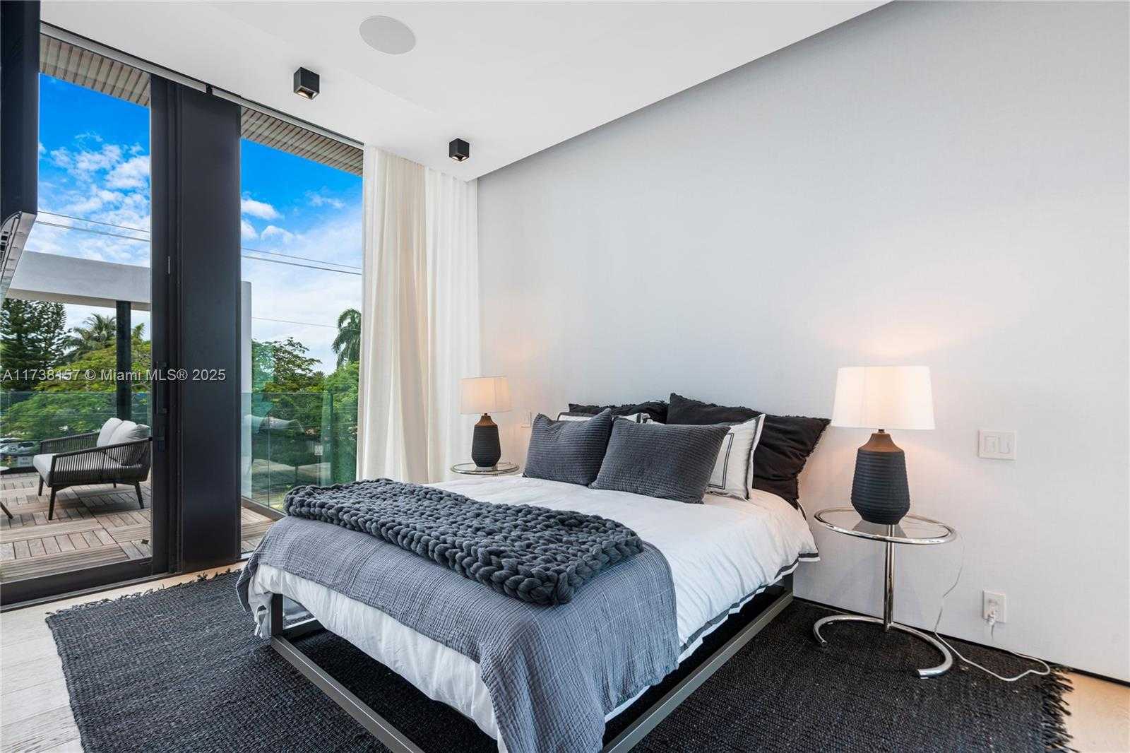 Small Image of 1369 NORTH VENETIAN WAY, Miami Number 36
