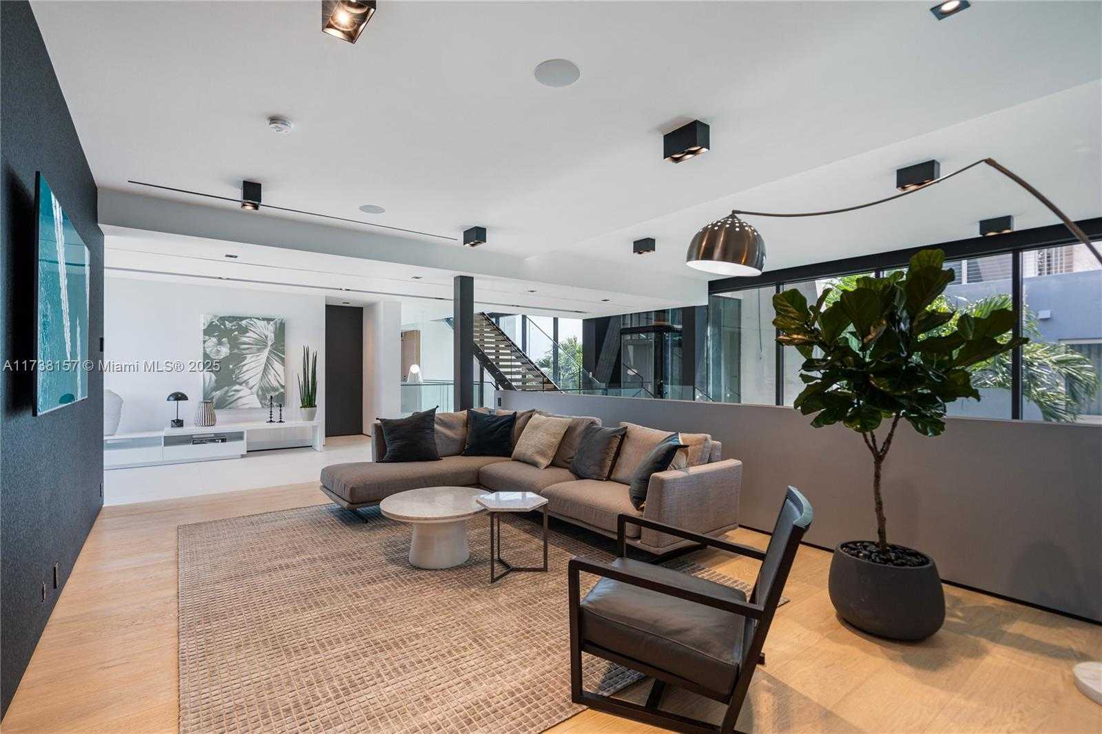 Small Image of 1369 NORTH VENETIAN WAY, Miami Number 37
