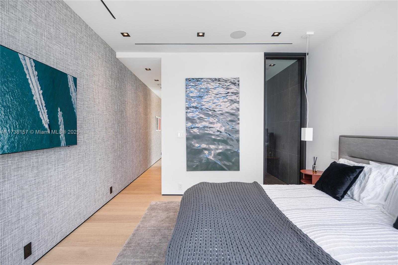 Small Image of 1369 NORTH VENETIAN WAY, Miami Number 45