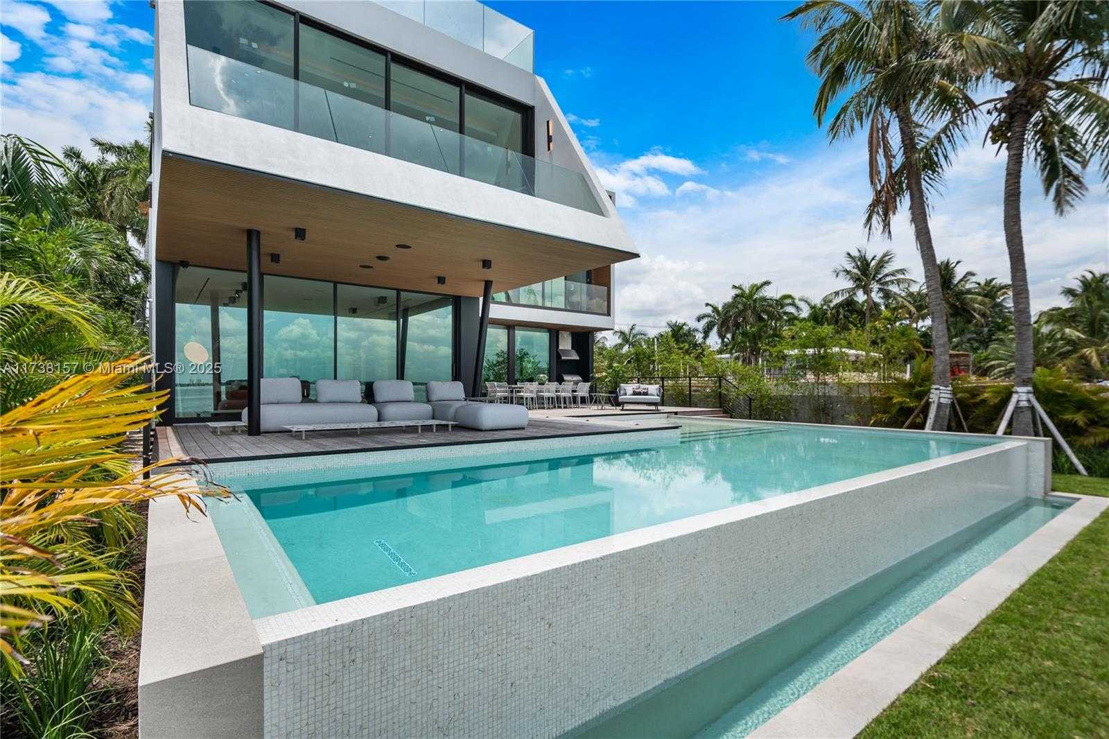 Small Image of 1369 NORTH VENETIAN WAY, Miami Number 53