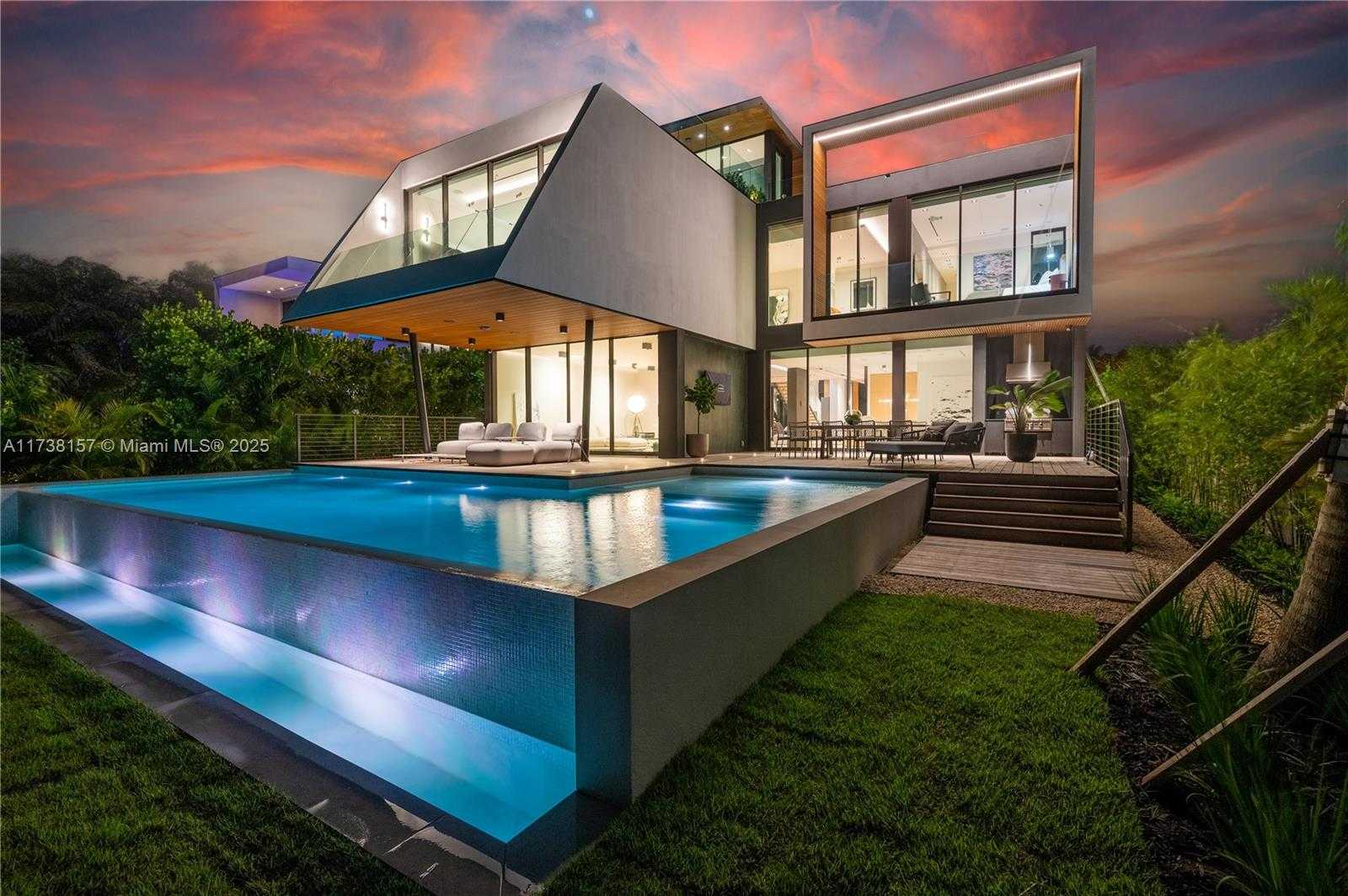 Small Image of 1369 NORTH VENETIAN WAY, Miami Number 55