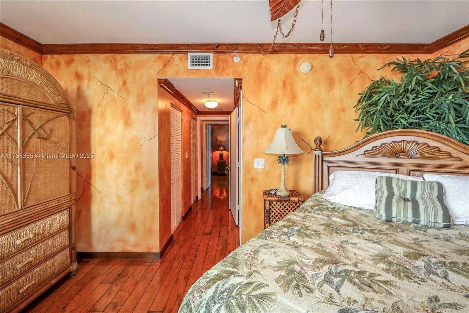 Small Image of 335 SOUTH BISCAYNE BLVD #1500, Miami Number 17