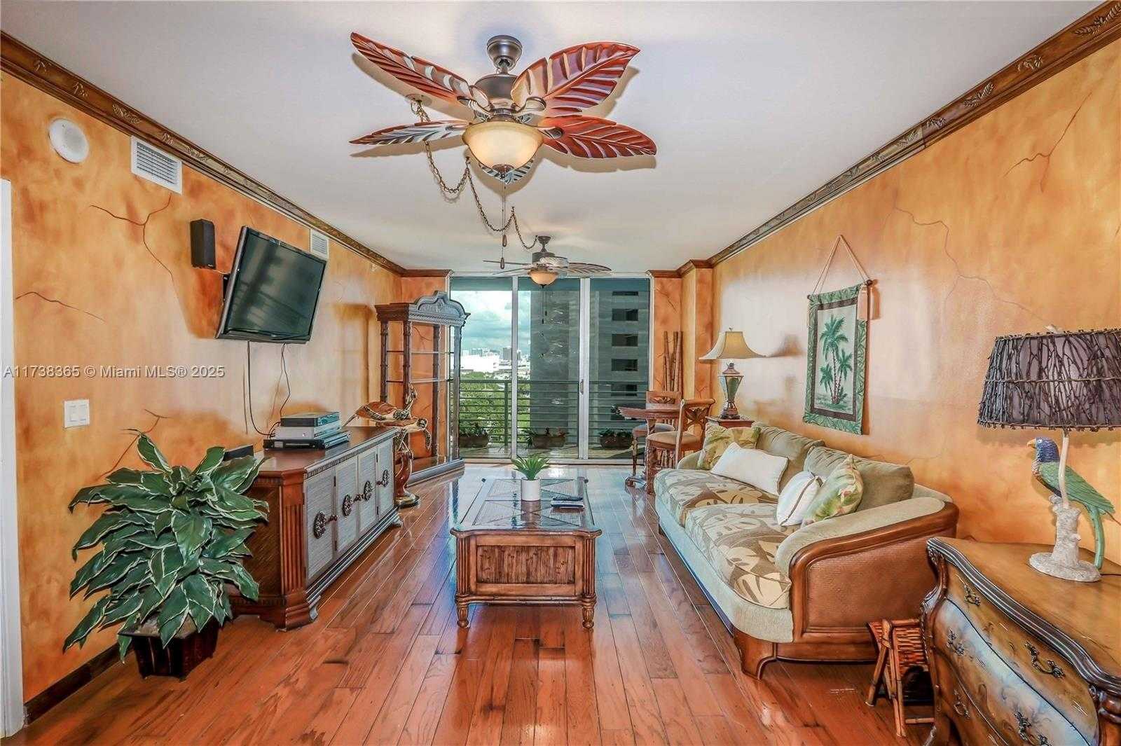 Small Image of 335 SOUTH BISCAYNE BLVD #1500, Miami Number 7