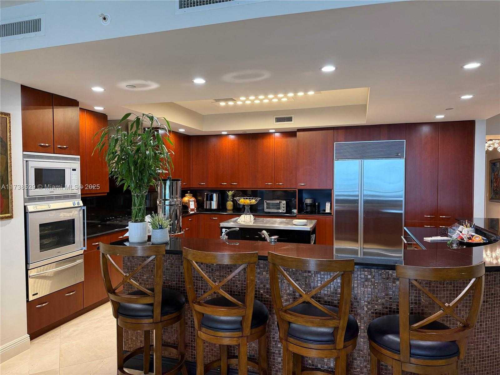 Small Image of 6000 ISLAND BL #1102, Aventura Number 17