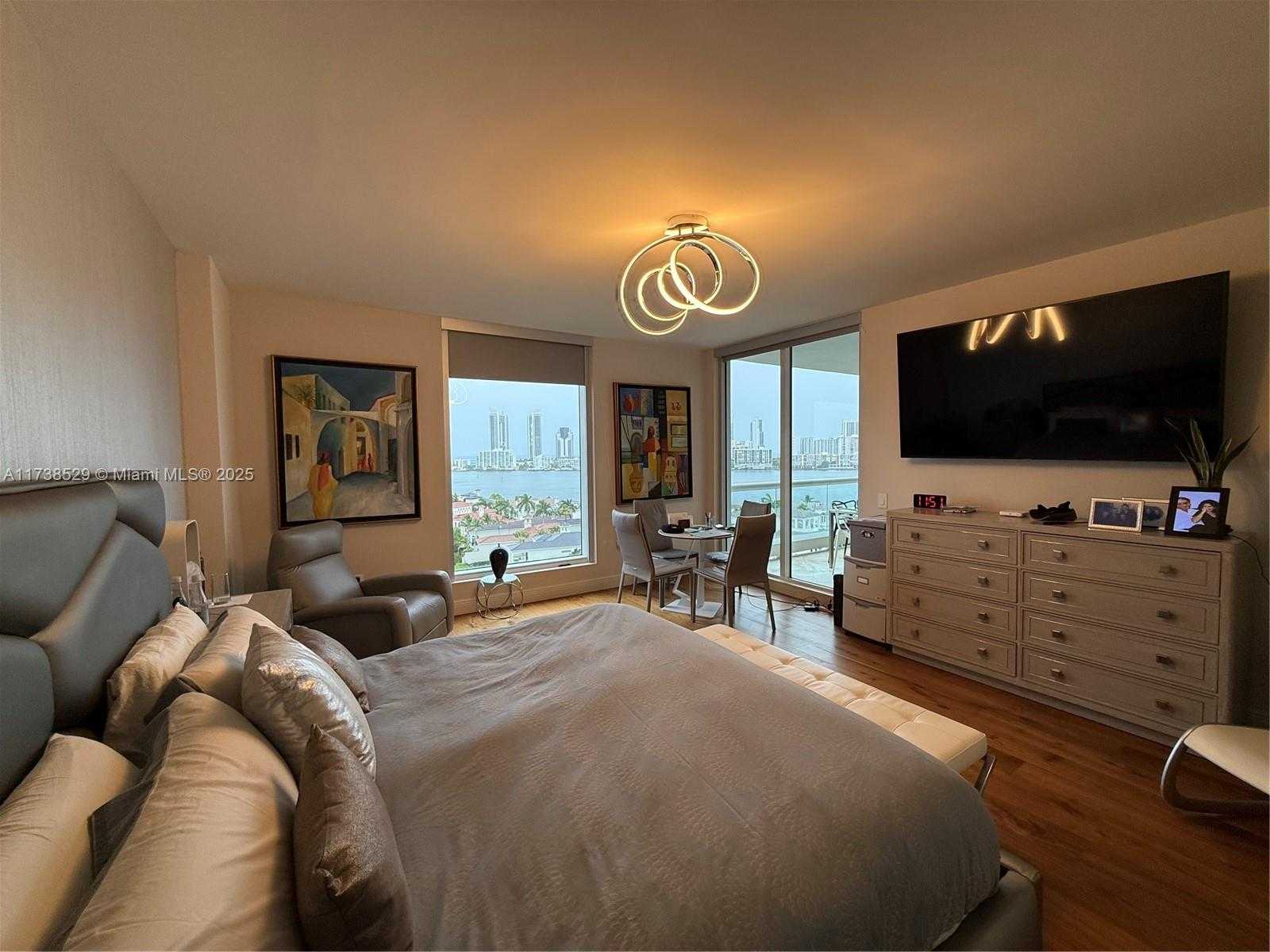 Small Image of 6000 ISLAND BL #1102, Aventura Number 20